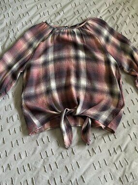 Charlie B Plaid Tie Front Top | Mauve Plaid | Soft Knit | Size M